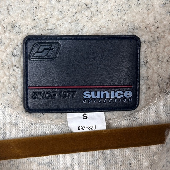 Sunice cream off white, grey Sherpa zip up red piping accent vest small - Picture 5 of 8